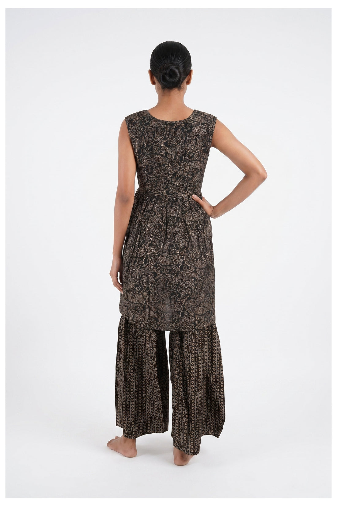 Elegant Black Printed Sleeveless Kurta Set
