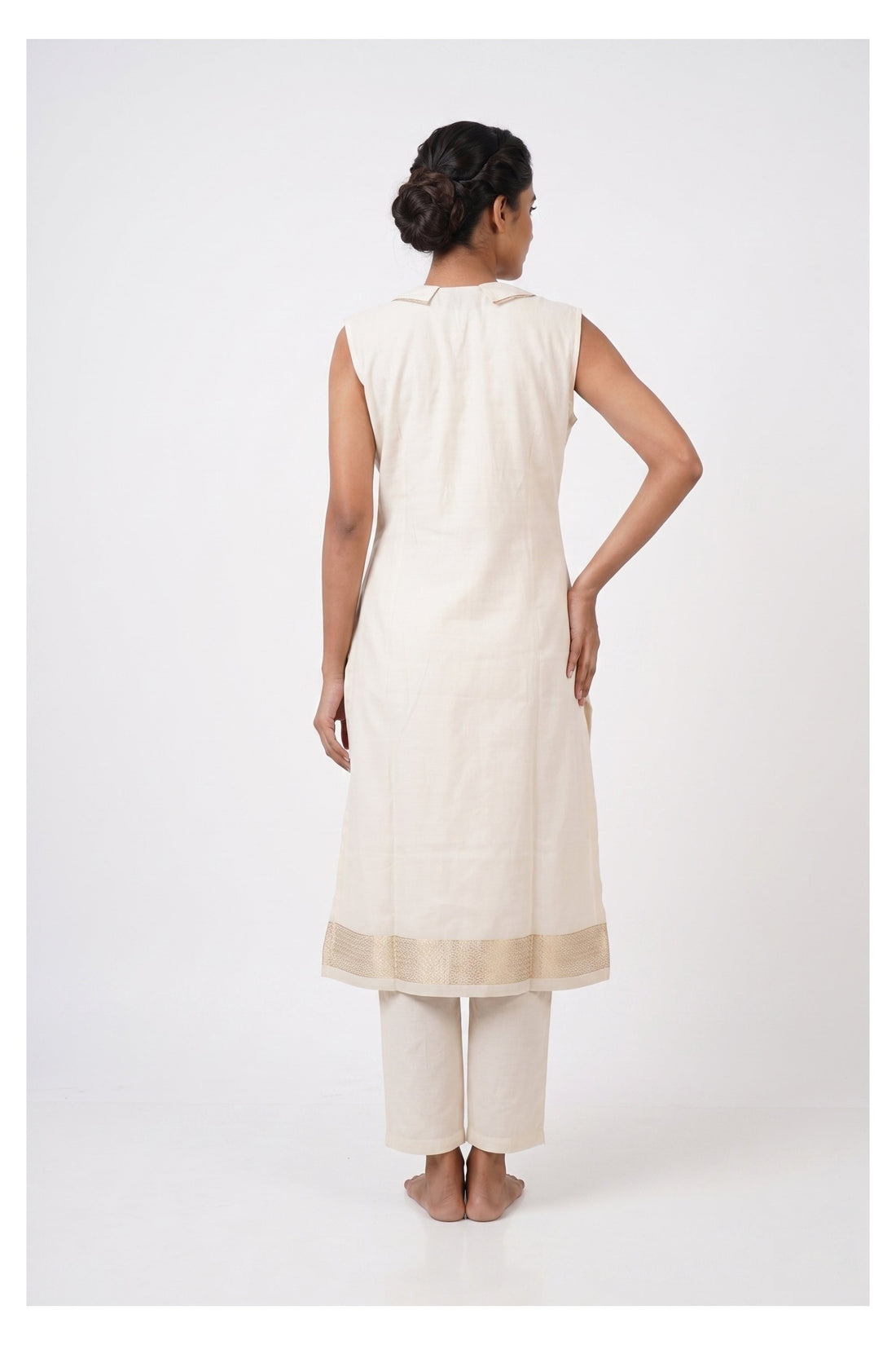 Elegant Ivory Floral Embroidered Suit Set With Dupatta