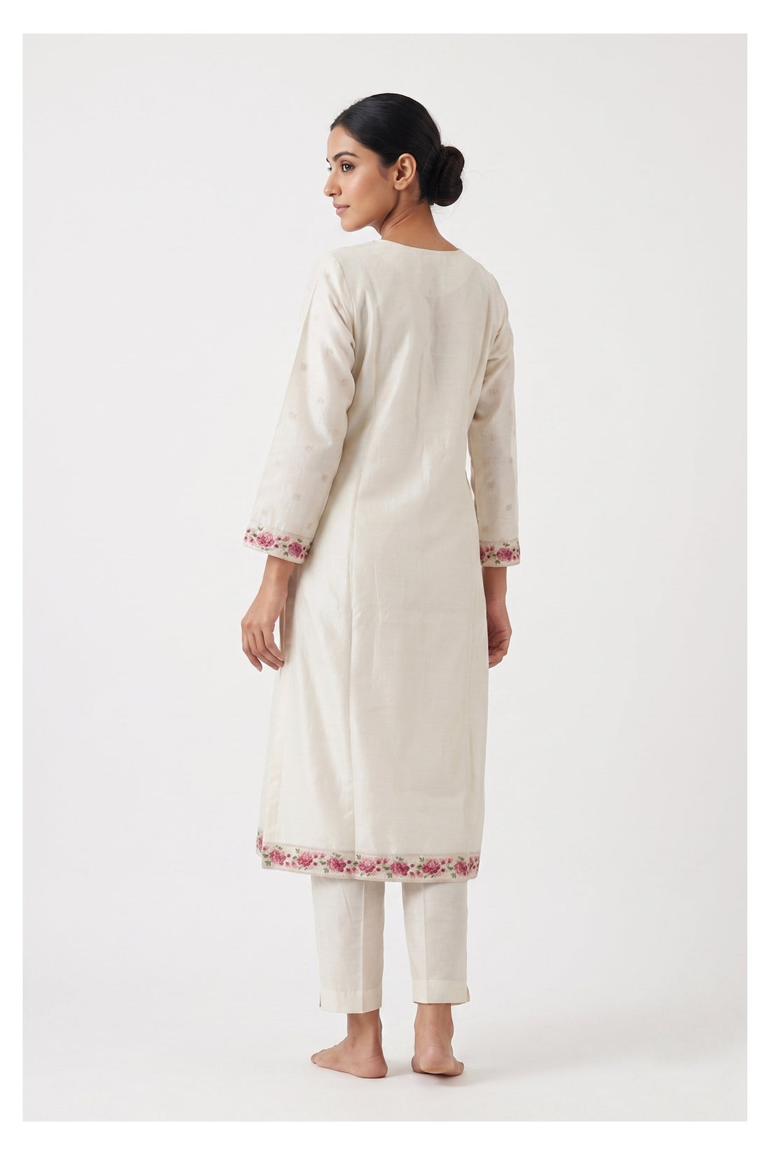 Off White Floral Embroidered Kurta Pant Set With Dupatta