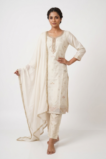 Elegant Ivory Embroidered Kurta Pant Set With Chiffon Dupatta