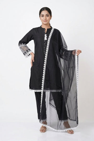 Elegant Black Lace Detail Kurta Pant Set With Organza Dupatta