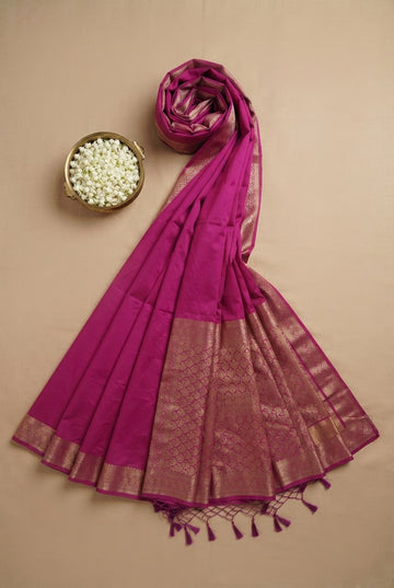 Elegant Magenta Silk Cotton Saree With Traditional Zari Border