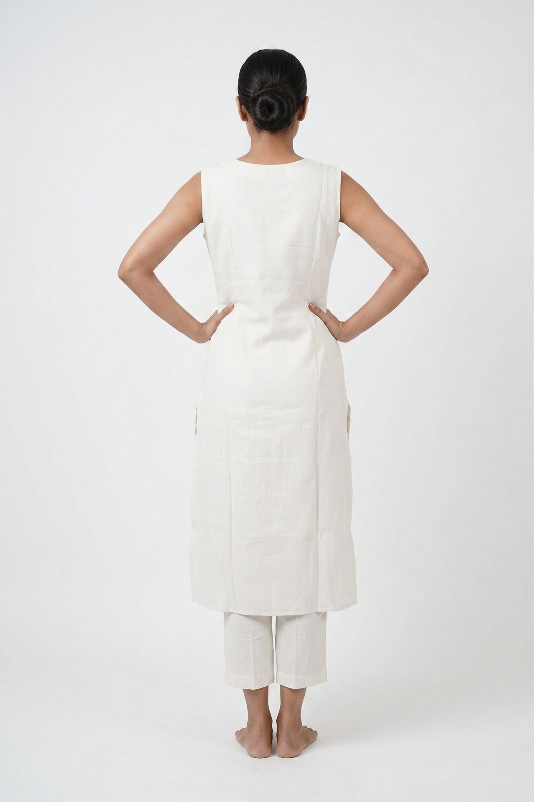 Ivory Grace Embroidered Kurta Pant Set With Dupatta